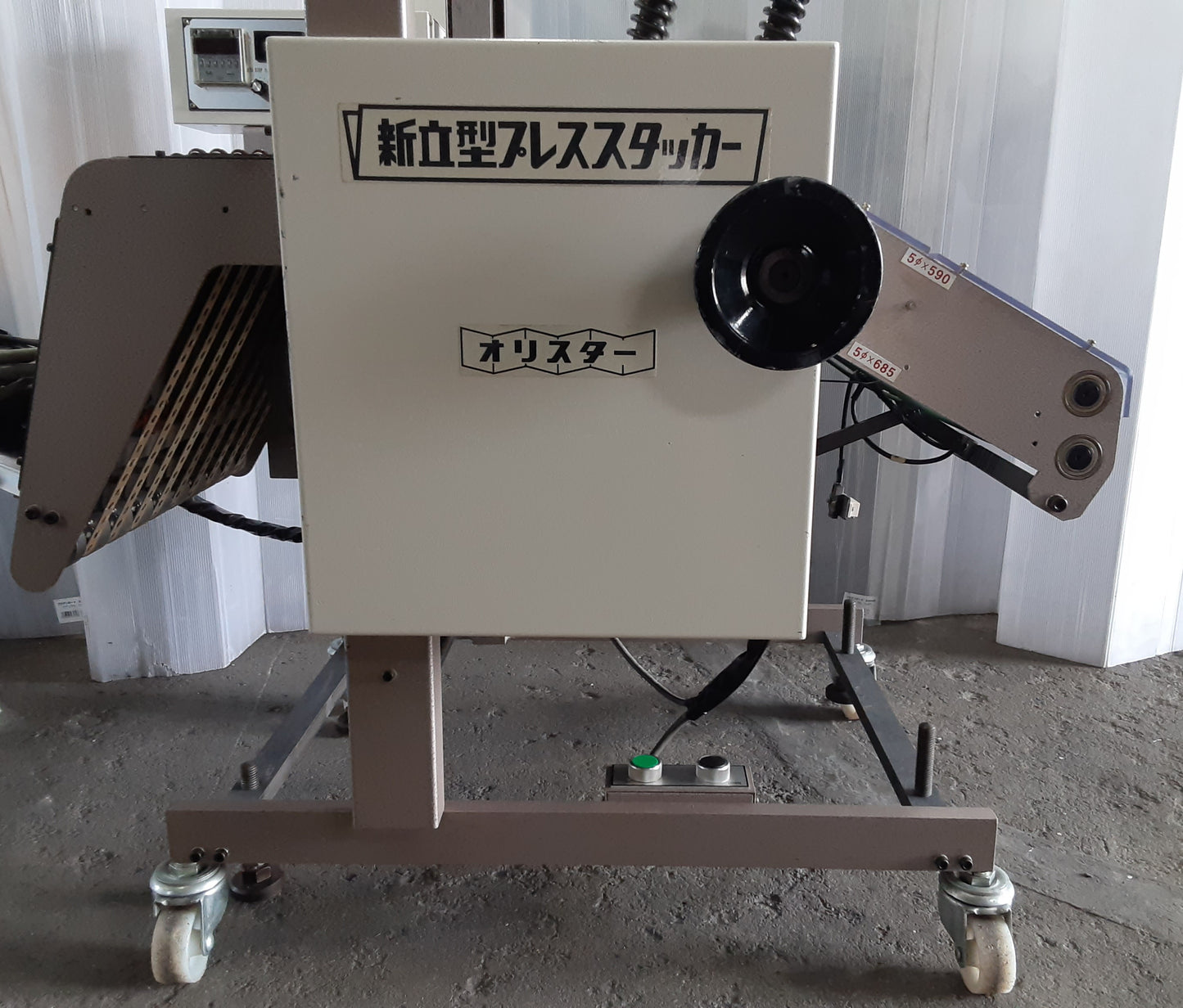 正栄製 新立型プレススタッカー(正栄折り機用オプション機) shoei1-newpressstacer-6001