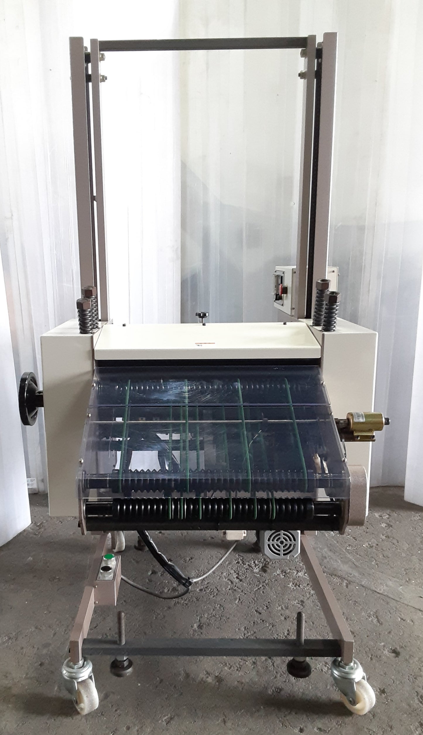 正栄製 新立型プレススタッカー(正栄折り機用オプション機) shoei1-newpressstacer-6001