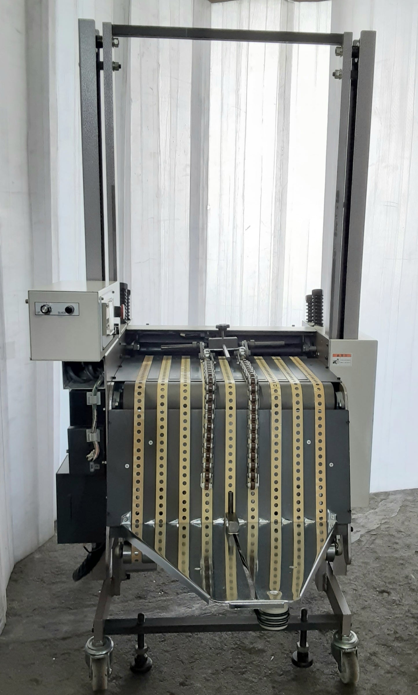正栄製 新立型プレススタッカー(正栄折り機用オプション機) shoei1-newpressstacer-6001