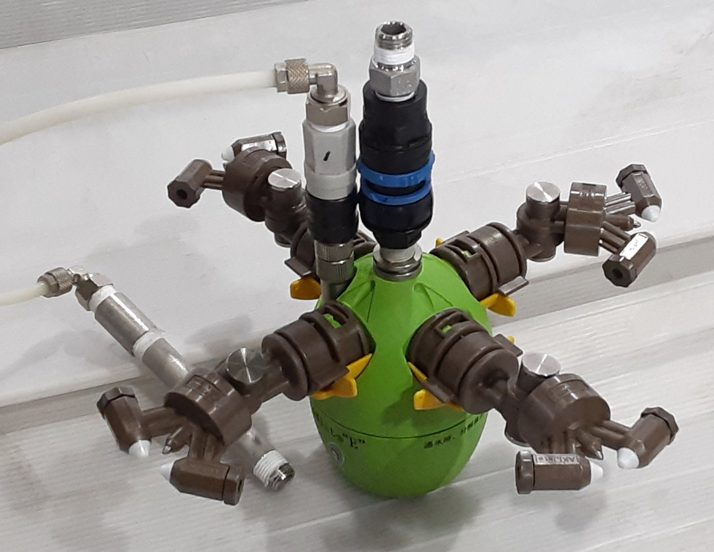 いけうち製 AKIMist“E” (アキミストE) 4本ノズル ドライフォグ加湿器 噴霧流量2.4~9.6/hr ikeuchi1-akimiste-1206