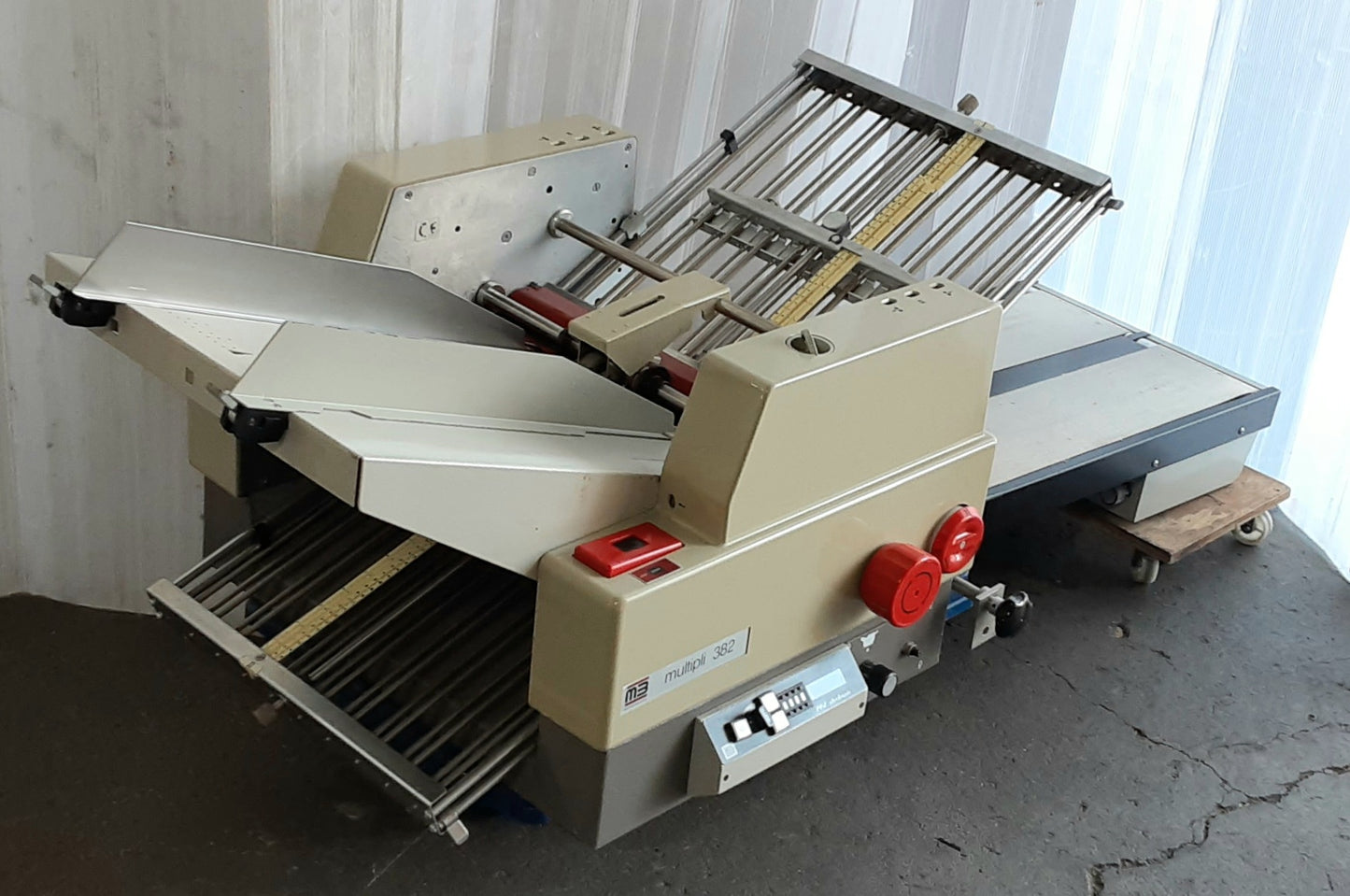 Mathias Buerle(MB Buerle)製 コロ給紙 紙折り機 multipli 382 (ムルティプリ382) 処理速度30000枚/時(A4の場合) mathiasbauerle1-multipli382-3033