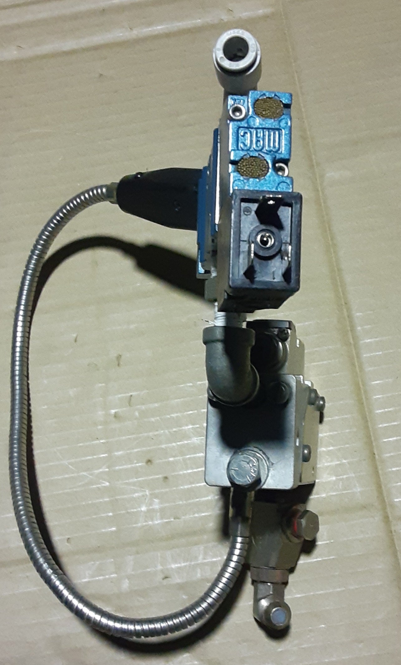 ノードソン製 ホットメルト用 アプリケータ クラシックブルー JT パーツナンバー8503639 SA16E 24VDCプラグ付き nordson1-jt8503639-1260