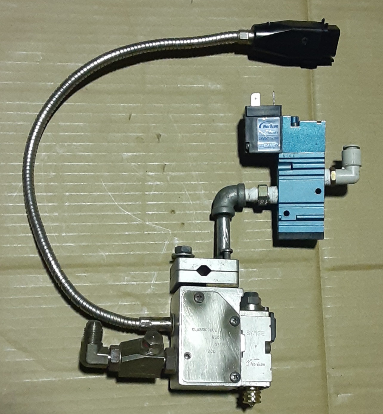 ノードソン製 ホットメルト用 アプリケータ クラシックブルー JT パーツナンバー8503639 SA16E 24VDCプラグ付き nordson1-jt8503639-1260