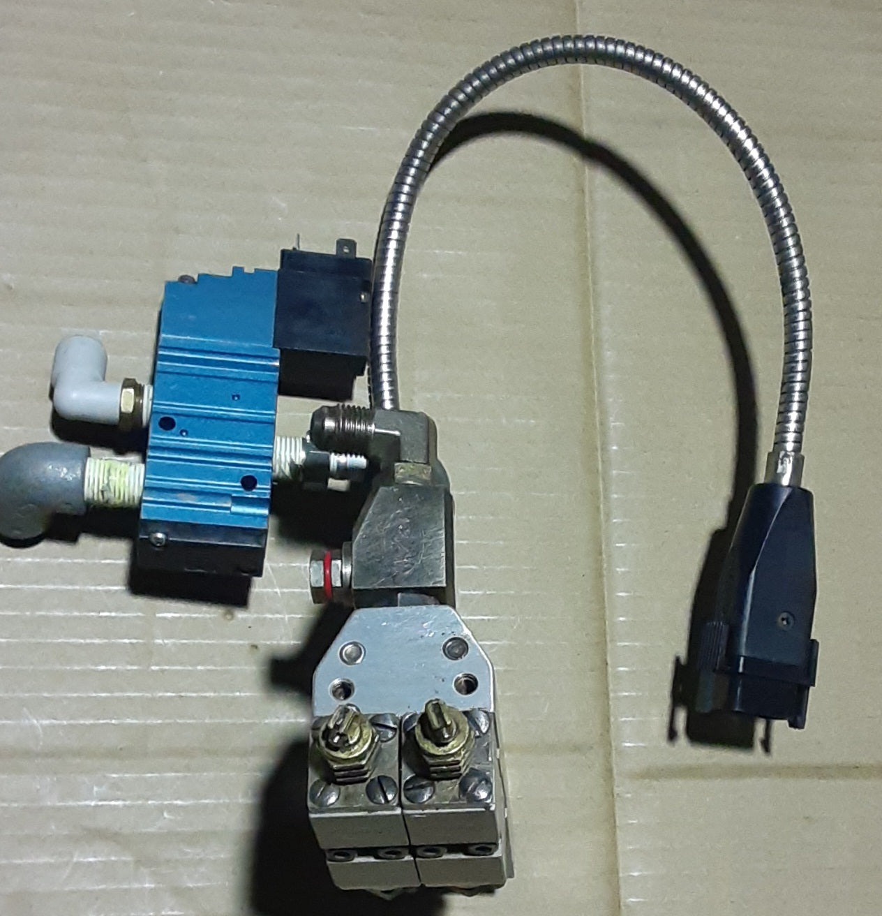 ノードソン製 ホットメルト用 アプリケータ クラシックブルー 2-LP-T パーツナンバー1055000A 24VDCプラグ付き nordson1-2lpt1055000-1266
