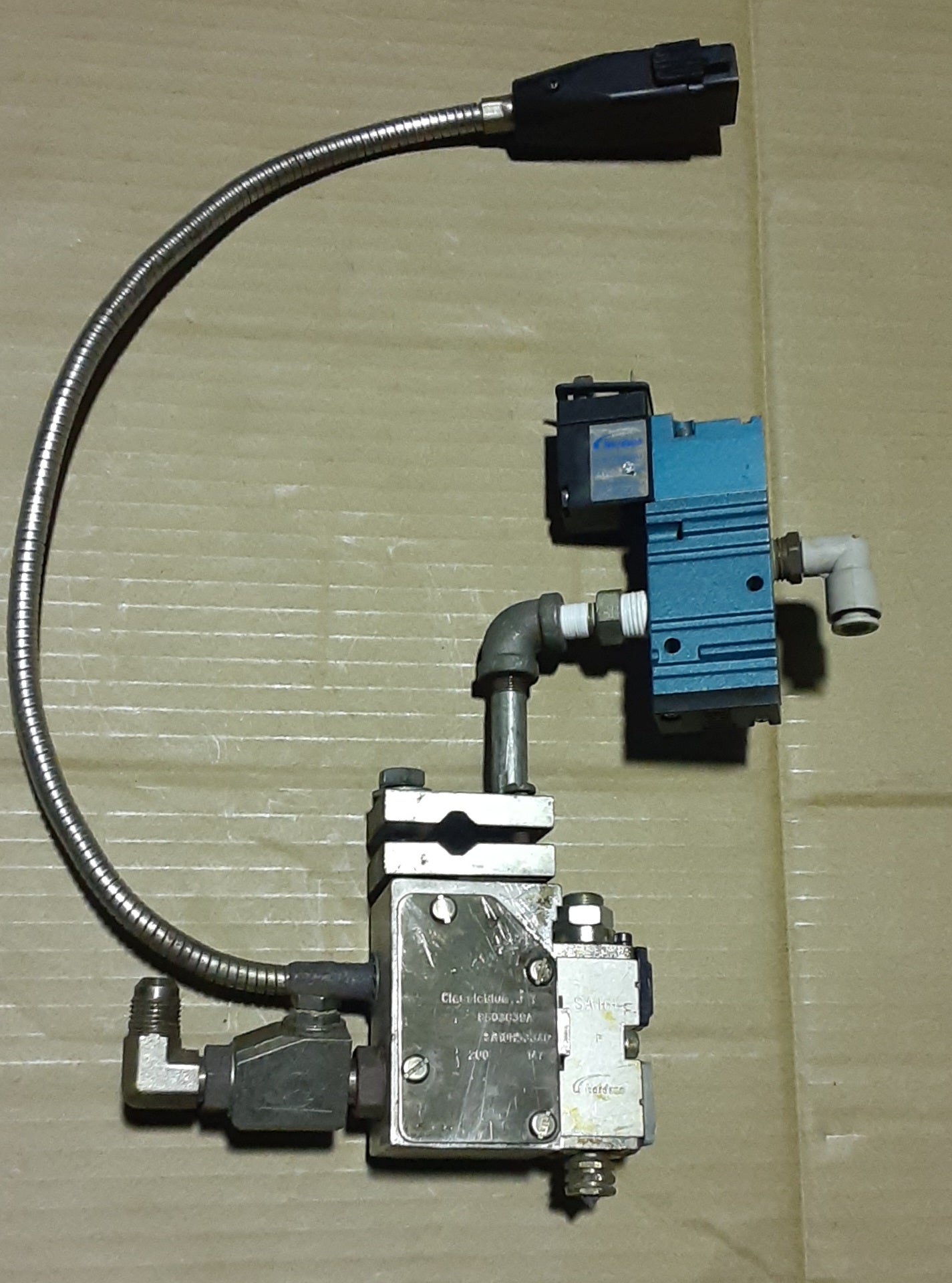 ノードソン製 ホットメルト用 アプリケータ クラシックブルー JT パーツナンバー8503639A SA16E 24VDCプラグ付き nordson1-jt8503639-1281