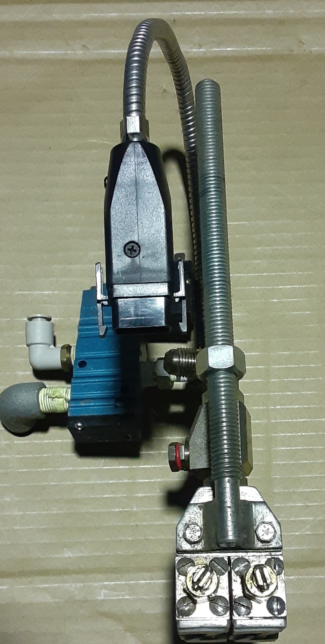 ノードソン製 ホットメルト用 アプリケータ クラシックブルー 2-LP-T パーツナンバー1055000 24VDCプラグ付き nordson1-2lpt1055000-1242