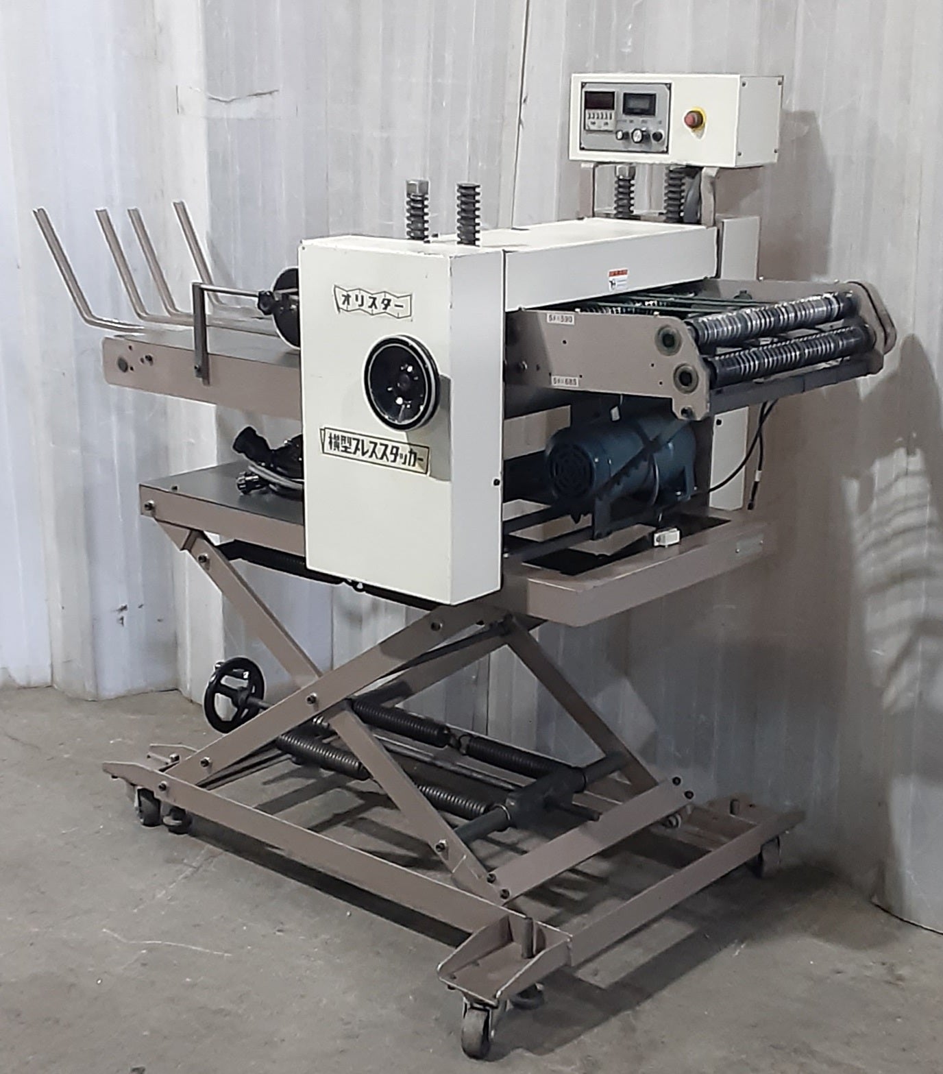 正栄機械製作所 横型プレススタッカー キックカウンターあり shoei1-pressstacker-5001