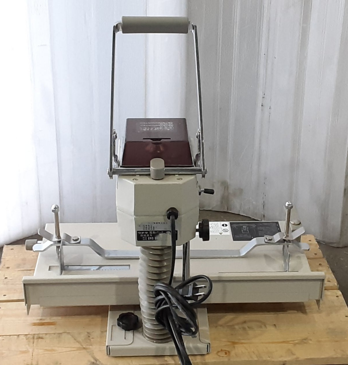 内田洋行 VS-25本体 電動パンチ(穿孔機) 穿孔能力最大50mmまで uchidatechno1-vs25-3001
