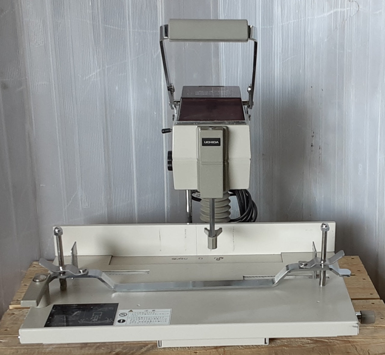 内田洋行 VS-25本体 電動パンチ(穿孔機) 穿孔能力最大50mmまで uchidatechno1-vs25-3001