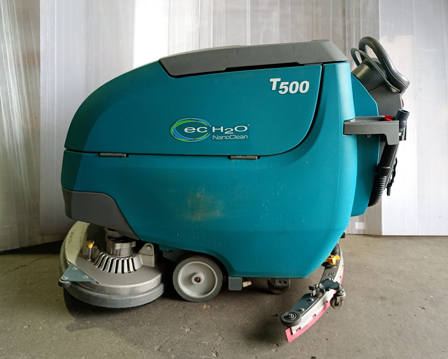 テナント T500-800-D 歩行型フロアスクラバー tennant1-t500-7001