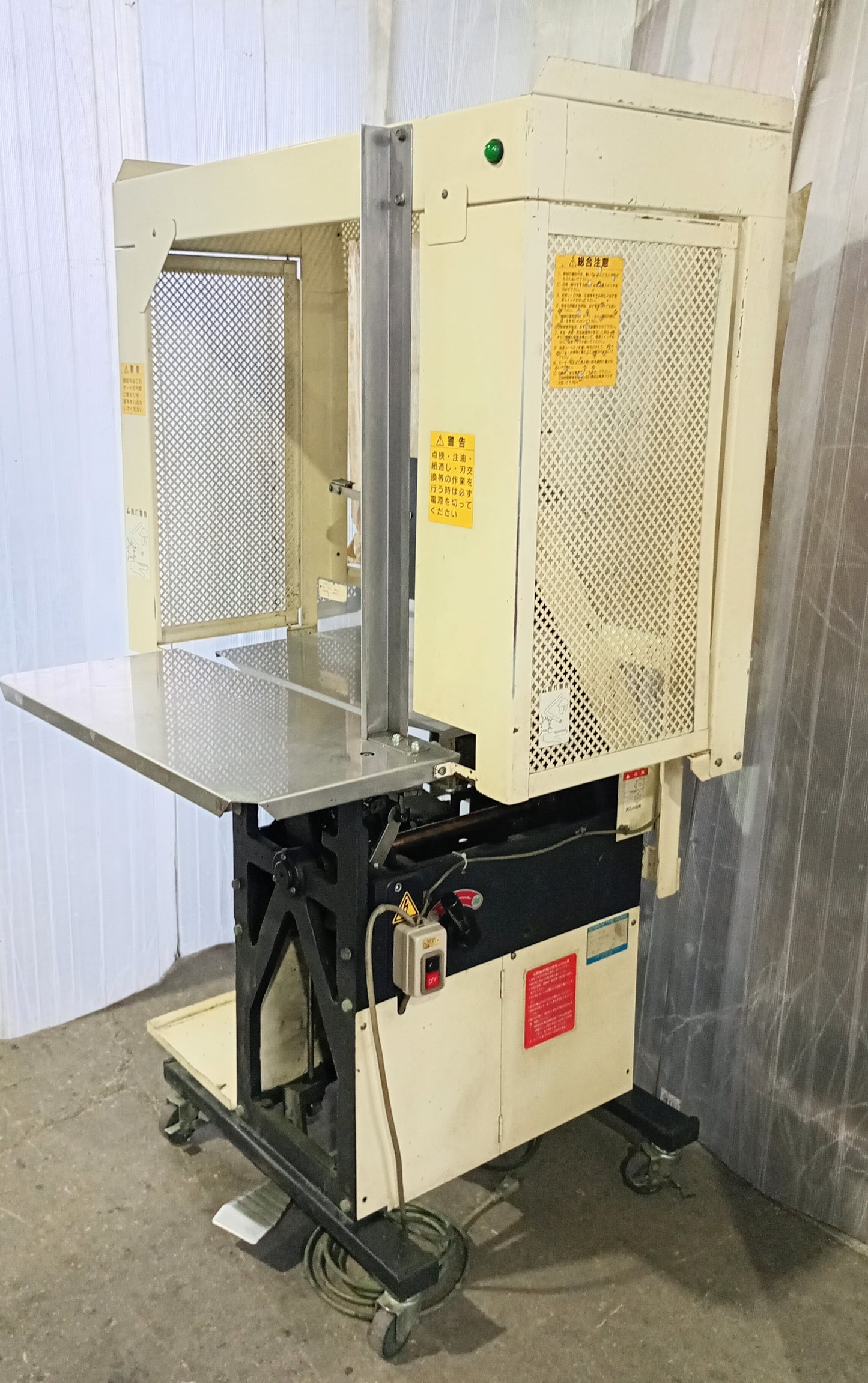 ストラパック ST60 足踏み式紐かけ結束機 strapack1-st60-0001