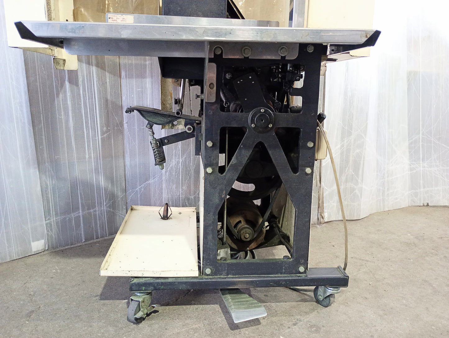 ストラパック ST60 足踏み式紐かけ結束機 strapack1-st60-0001