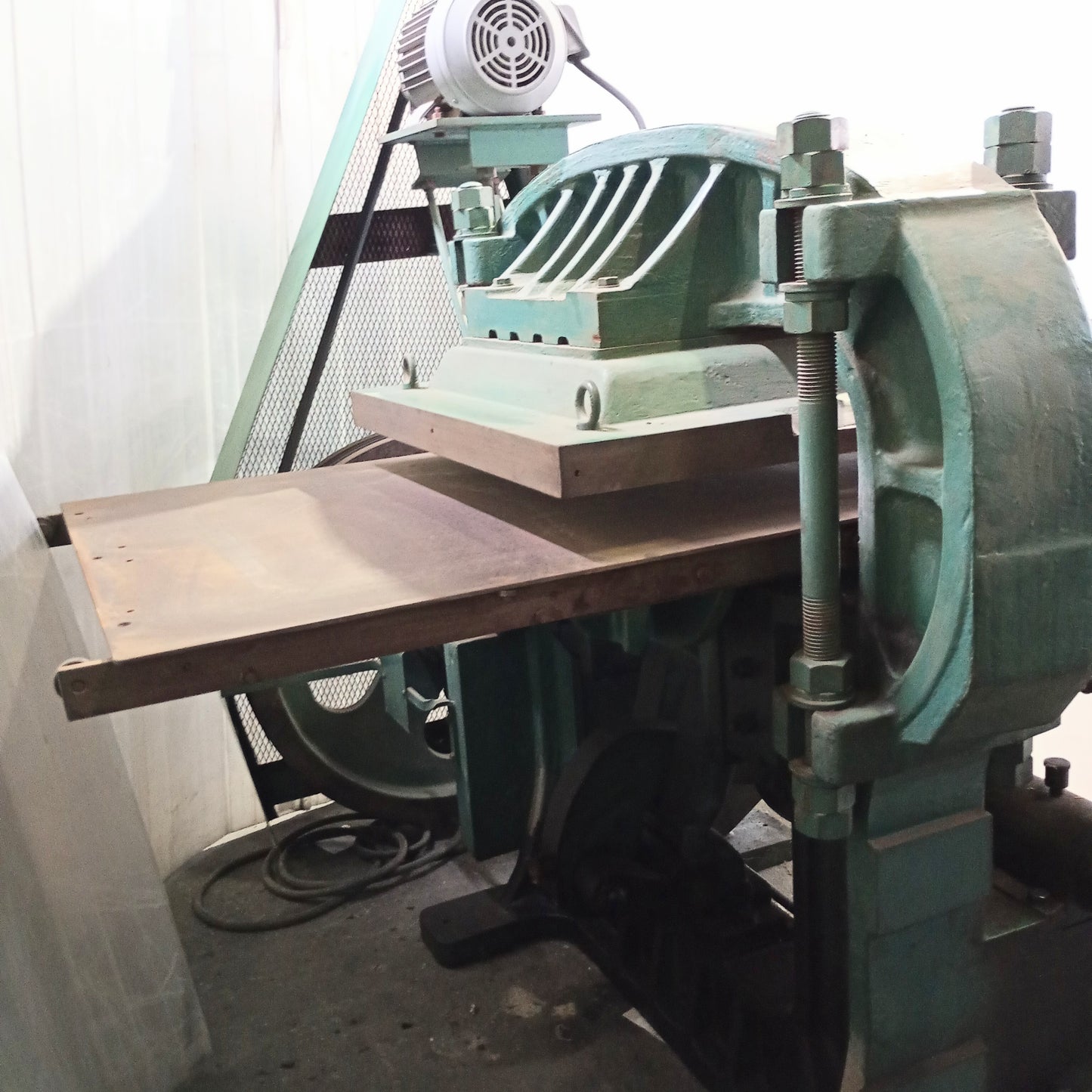 若宮エンジニアリング AD750 電動プレス wakamiyatekkosyo1-ad750-5001