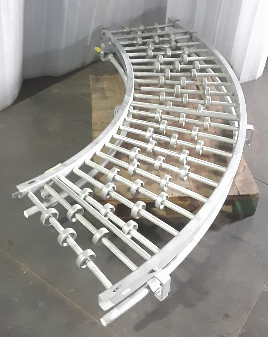 マキテック製 ローラーコンベヤ カーブ型 R外径およそ1550mm程度 makitech1-rollerconveyerr1550mm-9018