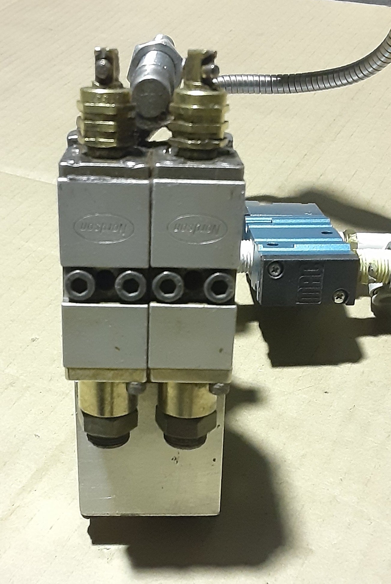 ノードソン製 ホットメルト用 アプリケータ クラシックブルー 2-LP-T パーツナンバー1055000A 24VDCプラグ付き nordson1-2lpt1055000-1287