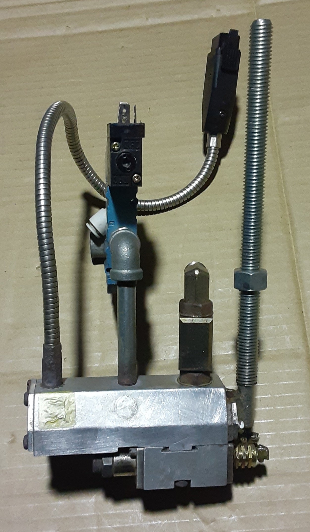 ノードソン製 ホットメルト用 アプリケータ クラシックブルー 2-LP-T パーツナンバー1055000A 24VDCプラグ付き nordson1-2lpt1055000-1287