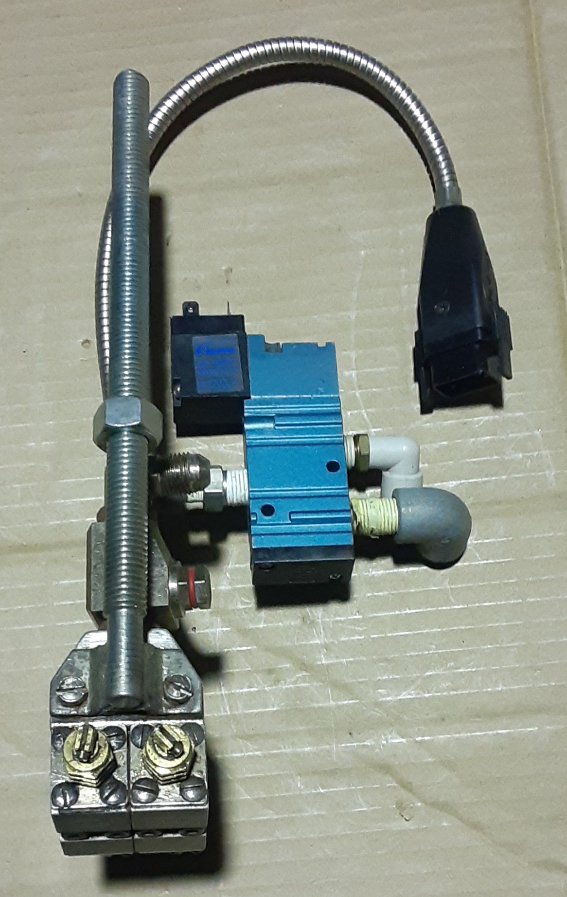 ノードソン製 ホットメルト用 アプリケータ クラシックブルー 2-LP-T パーツナンバー1055000A 24VDCプラグ付き nordson1-2lpt1055000-1287