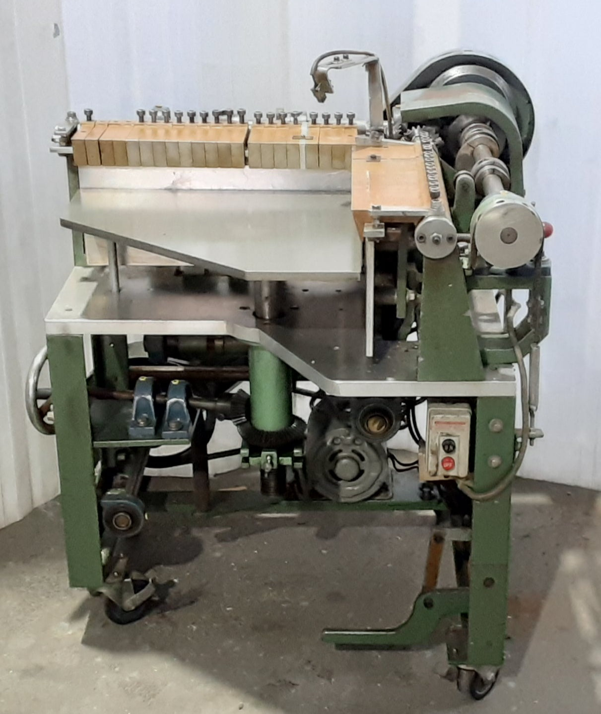 【商談中】高間鉄工 折込機(貼り箱用 中折り込み加工機) takama01-laminatedboxwrapper-0036