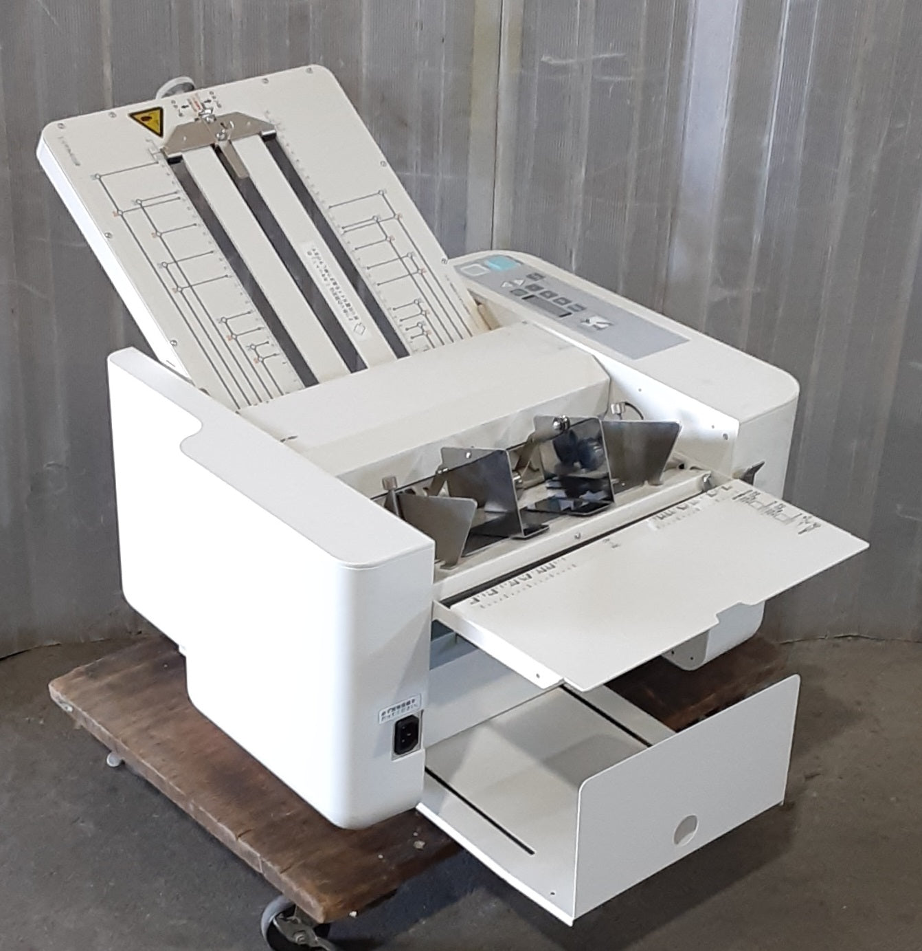 ライオン事務器(LION)製 LF-S620 卓上紙折り機 A3対応 jp-lion1-lfs620-5001