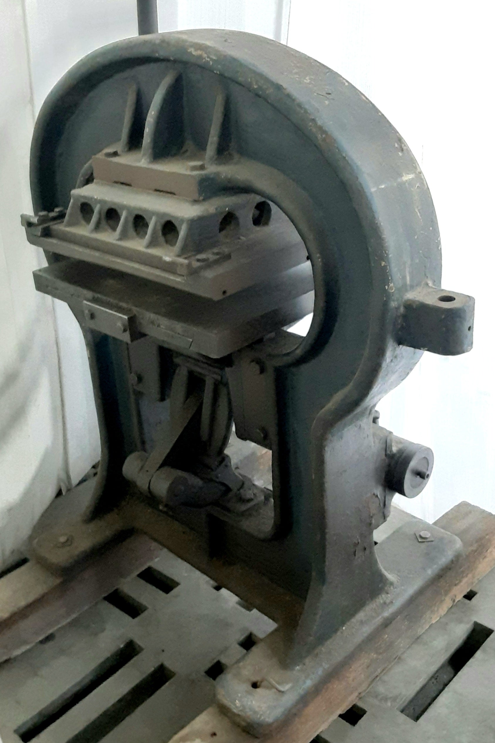 中古 竹屋機械工業 420x360 ダルマプレス機・抜き機・press