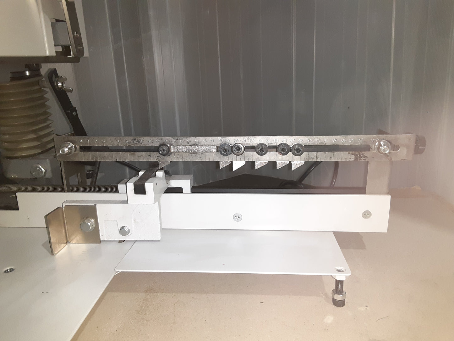 ウチダ　D-7　卓上型電動ドリル・紙工用穿孔機　uchidatechno1-d7-8001