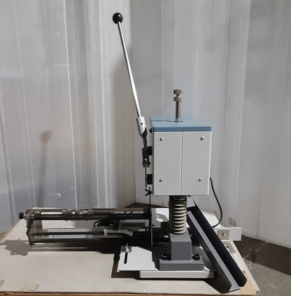 ウチダ　D-7　卓上型電動ドリル・紙工用穿孔機　uchidatechno1-d7-8001