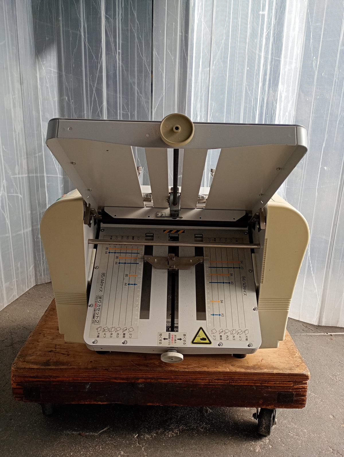 中古 ウチダテクノ 卓上紙折機 F-180 B7～A3対応