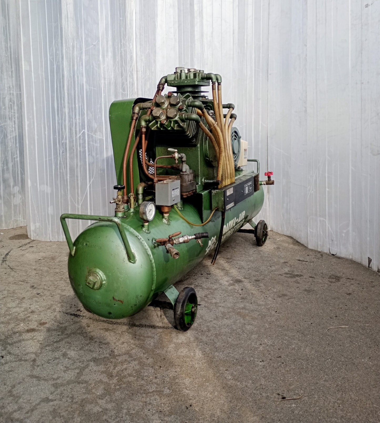 ダイワエアー　DC-D9D 3.7kw　コンプレッサー3気筒