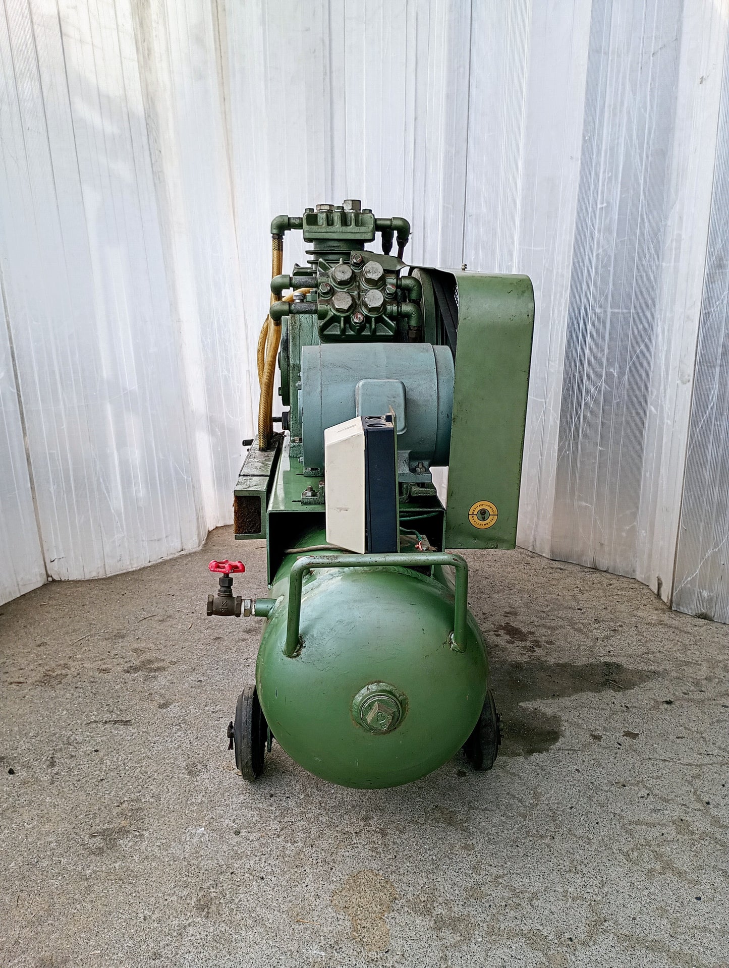 ダイワエアー　DC-D9D 3.7kw　コンプレッサー3気筒