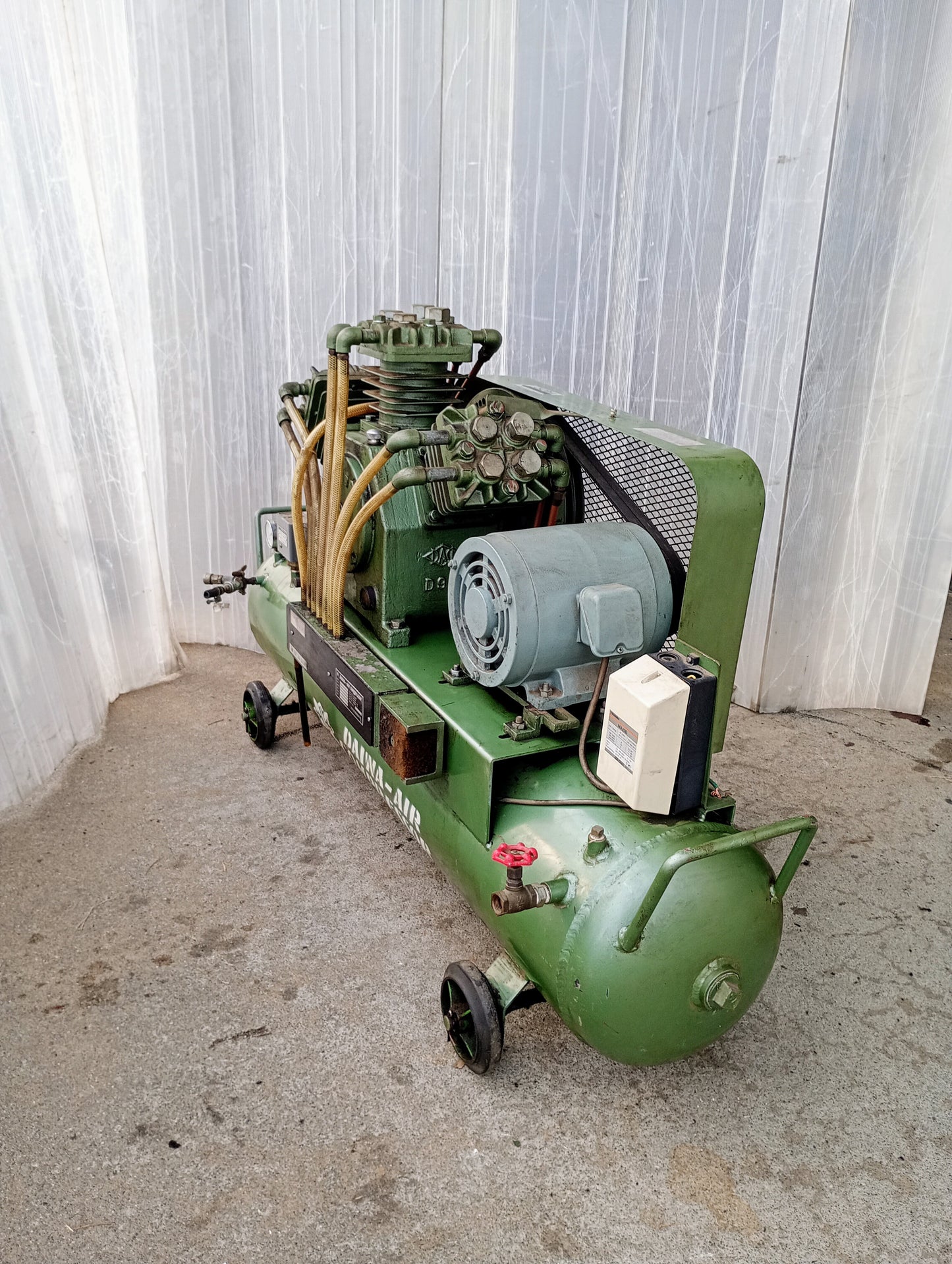 ダイワエアー　DC-D9D 3.7kw　コンプレッサー3気筒