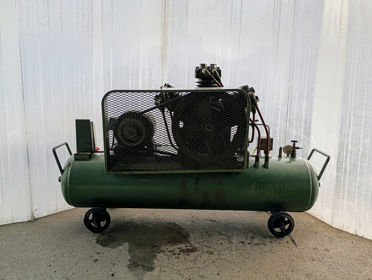ダイワエアー　DC-D9D 3.7kw　コンプレッサー3気筒