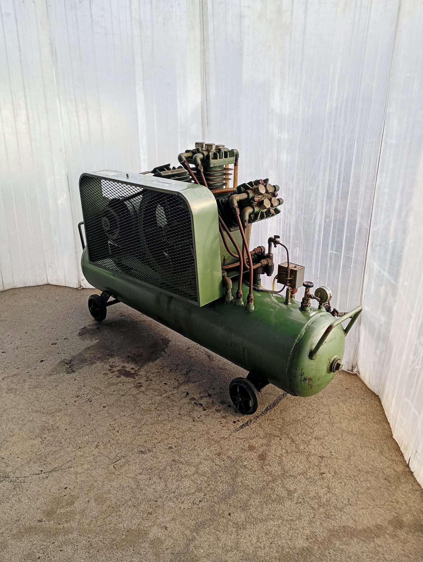 ダイワエアー　DC-D9D 3.7kw　コンプレッサー3気筒