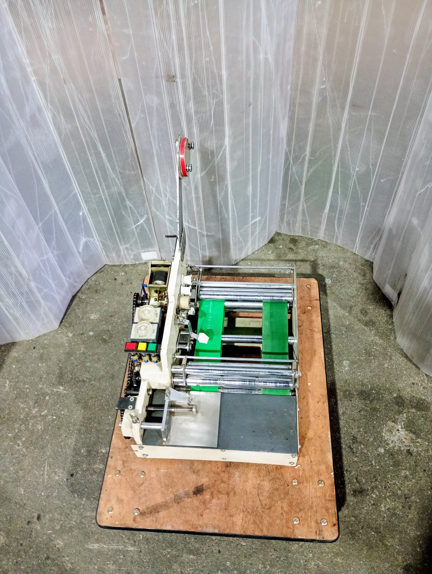 日本理化製紙株式会社　FREE TAPER FT-1000 両面テープ貼り機　nihon rika seishi1-freetaper1000-7099