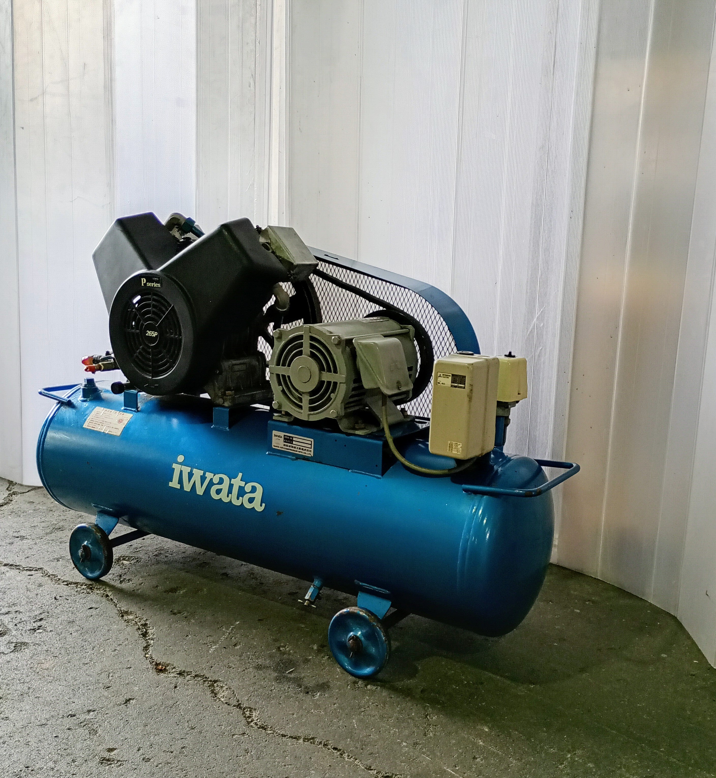 岩田塗装機工業(現アネスト岩田) SP-22PB レシプロコンプレッサー