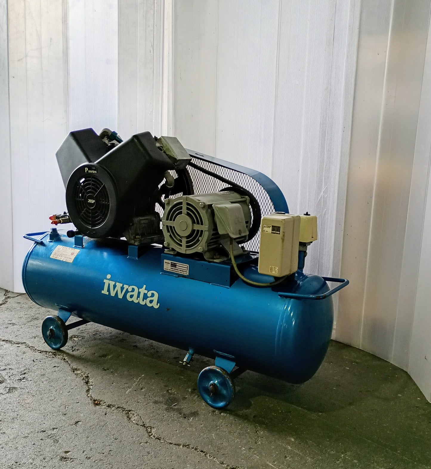 岩田塗装機工業(現アネスト岩田) SP-22PB レシプロコンプレッサー