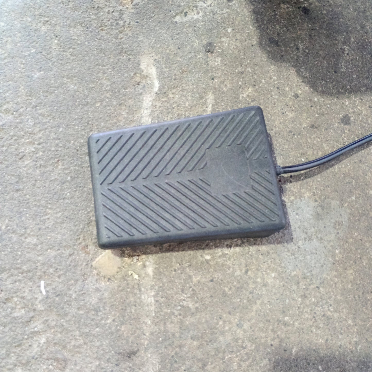 GBC MAGNAPUNCH 2.0 電動パンチ・ルーズリーフパンチ gbc1-magnapunch20-4001