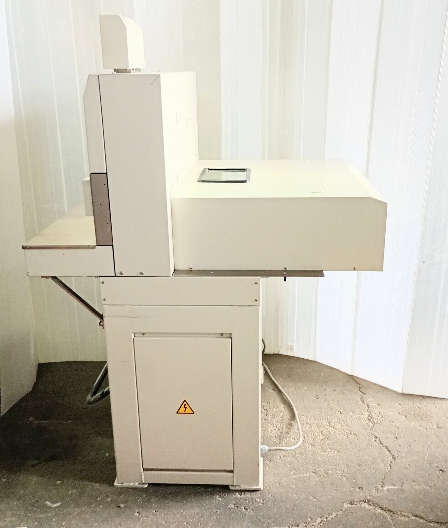ホリゾン APC-48 コンピュータ式 油圧断裁機 horizon1-apc48-4001