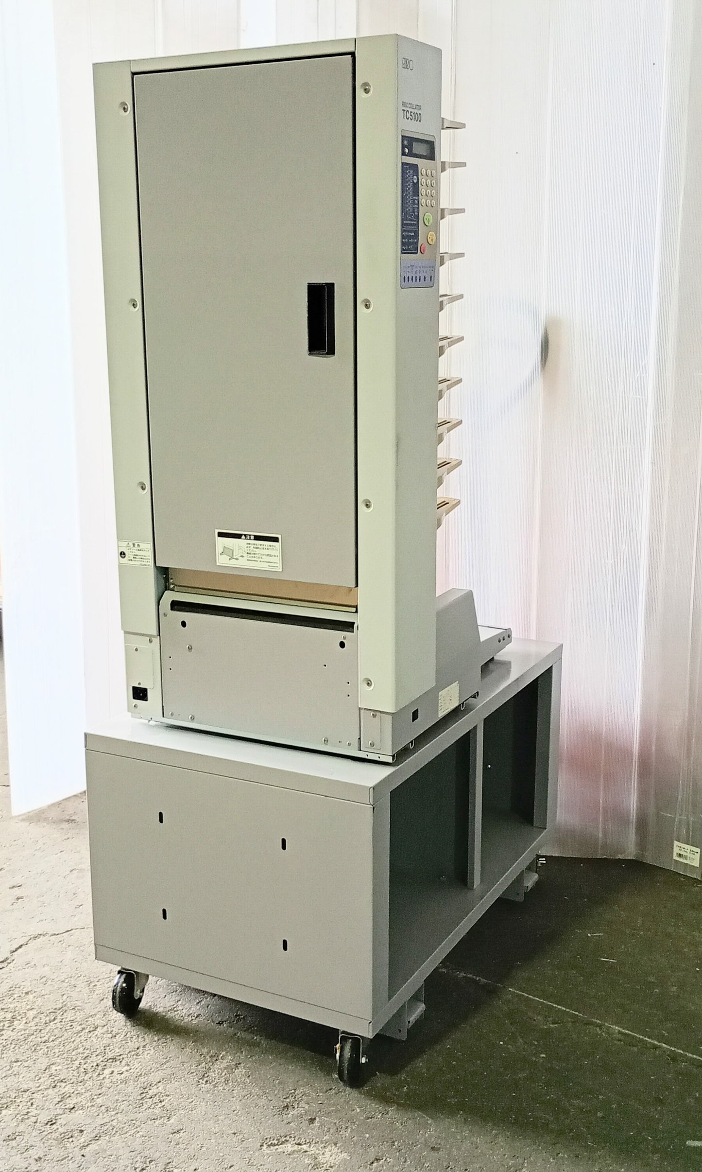 リソー TC5100 コロ式卓上丁合機　合紙＆分割付き riso1-tc5100-0042
