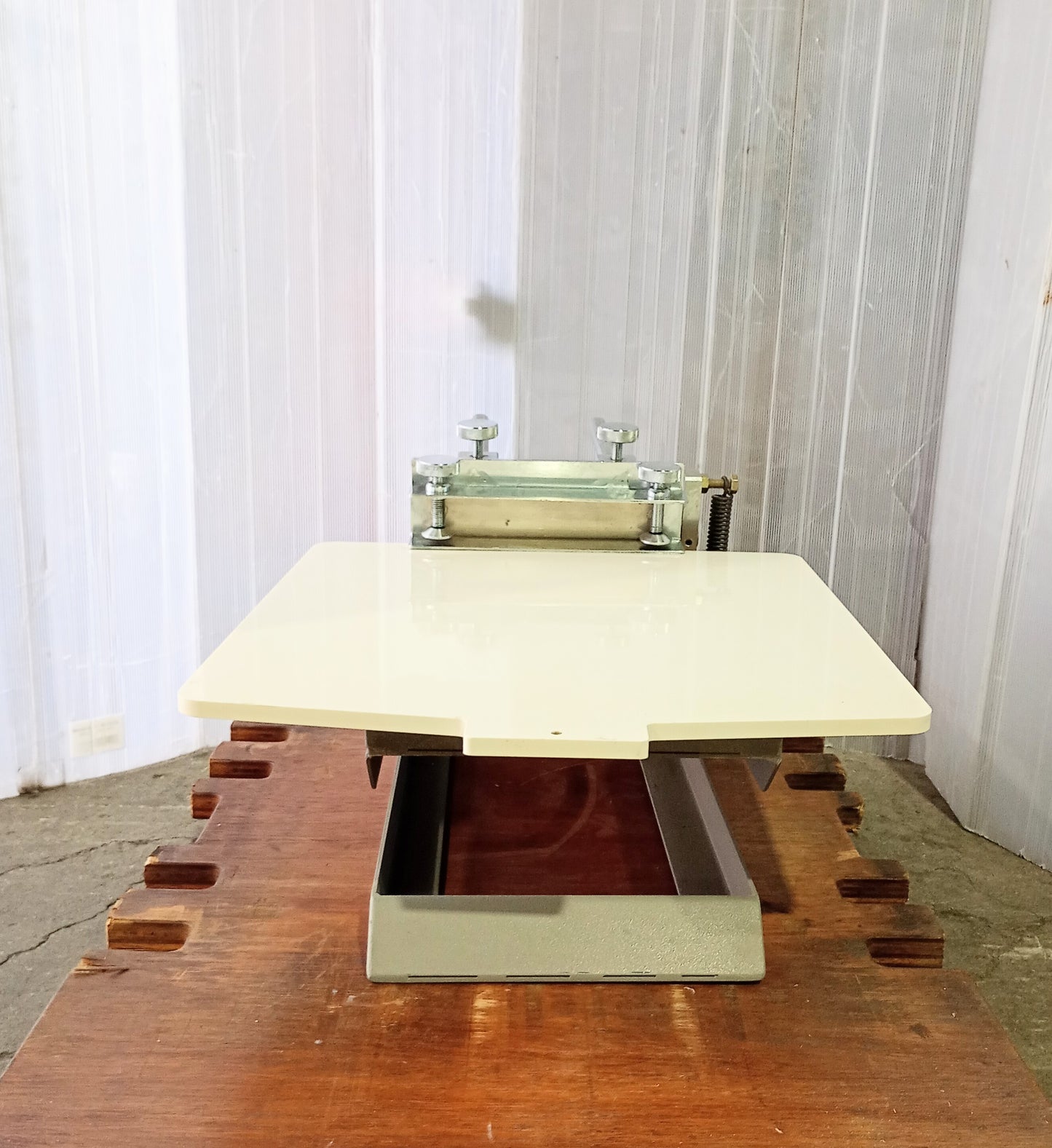 卓上・手動・単色シルクスクリーン印刷機 1stationscreenpress-9019