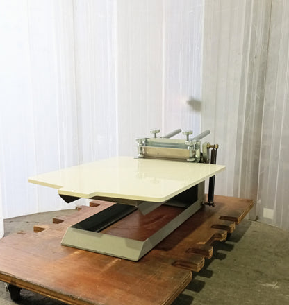 卓上・手動・単色シルクスクリーン印刷機 1stationscreenpress-9019