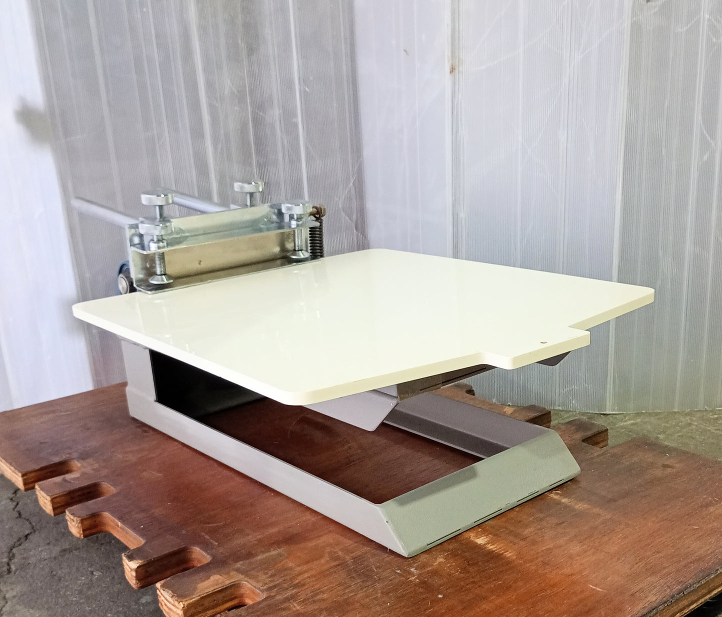 卓上・手動・単色シルクスクリーン印刷機 1stationscreenpress-9019