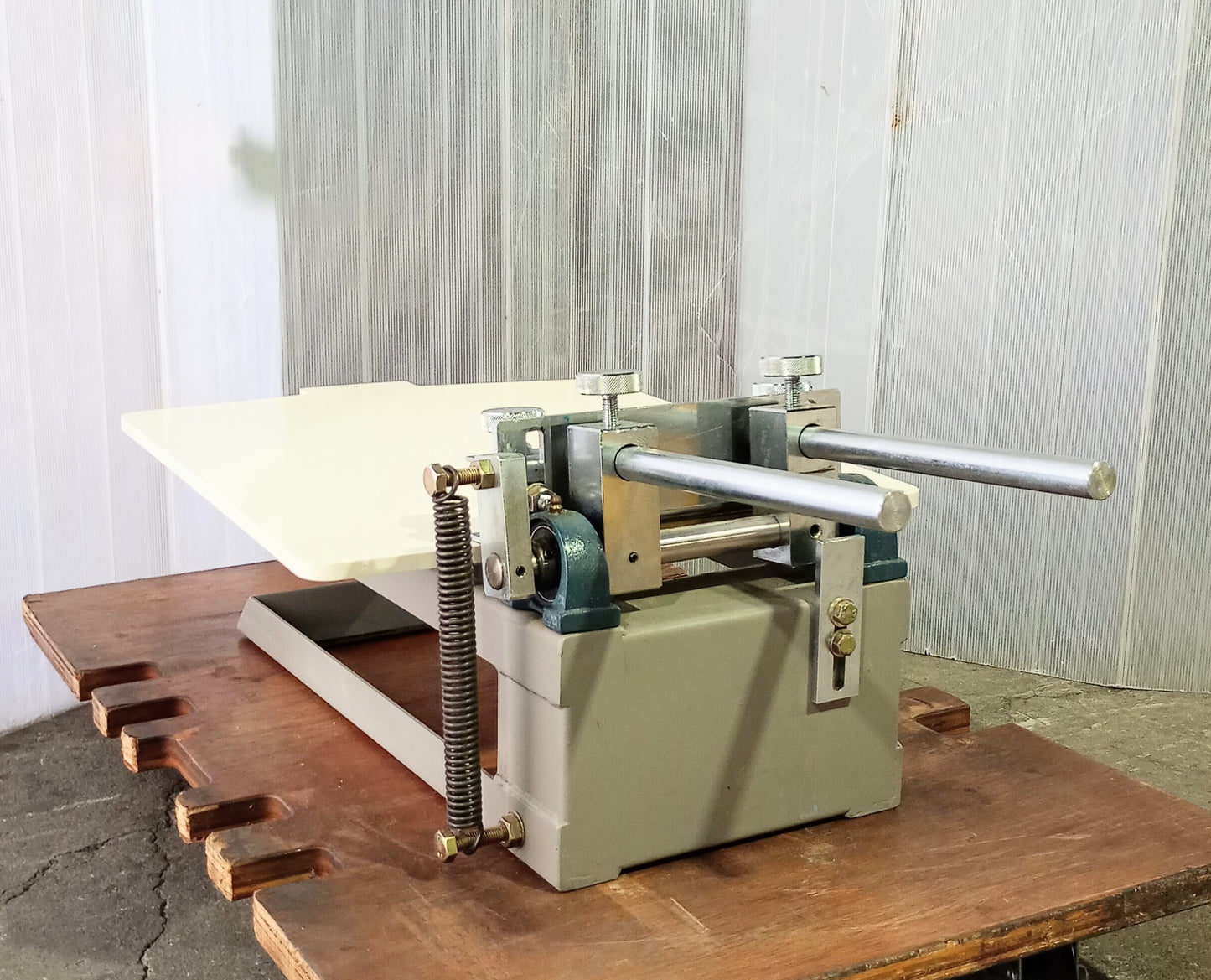 卓上・手動・単色シルクスクリーン印刷機 1stationscreenpress-9019