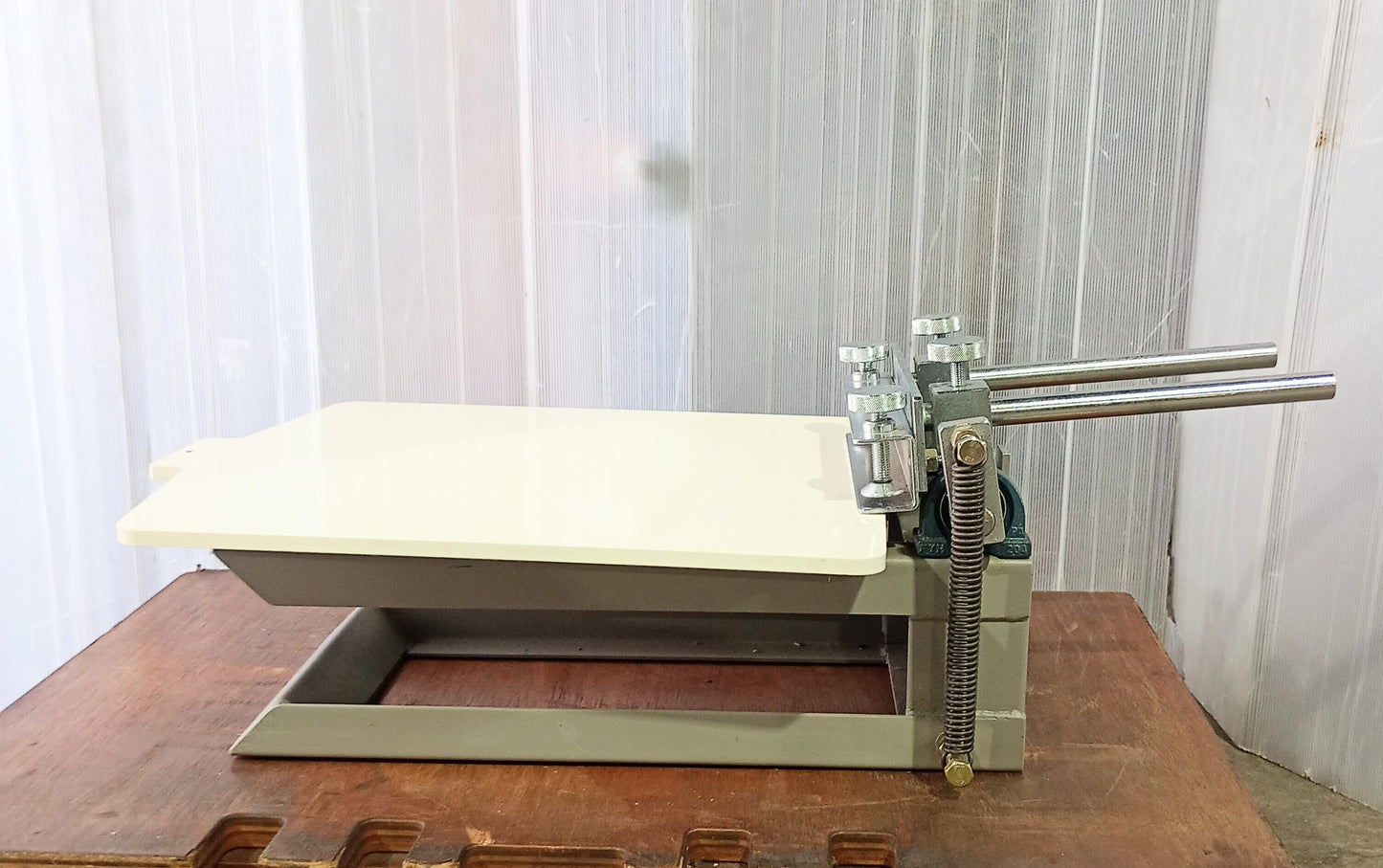 卓上・手動・単色シルクスクリーン印刷機 1stationscreenpress-9019