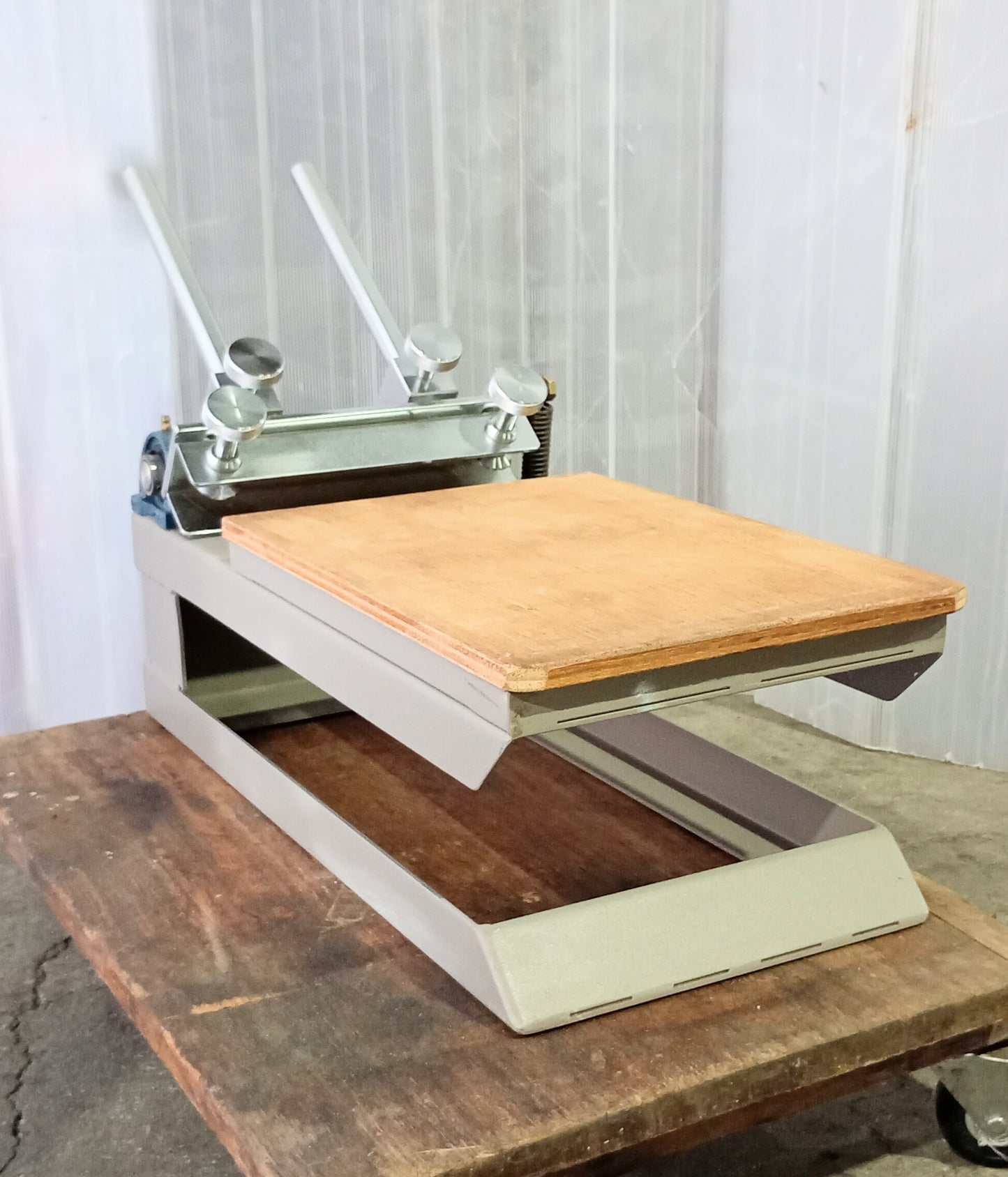 卓上・手動・単色シルクスクリーン印刷機 1stationscreenpress-9013