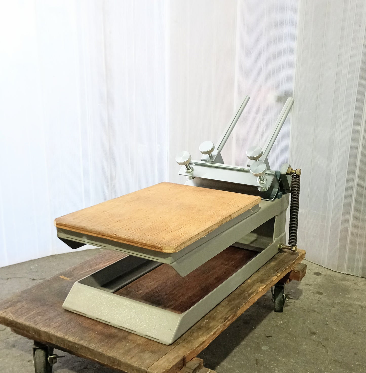 卓上・手動・単色シルクスクリーン印刷機 1stationscreenpress-9013