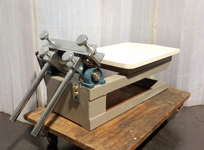 Desktop, manual, single-color silkscreen printing machine 1stationscreenpress-9013