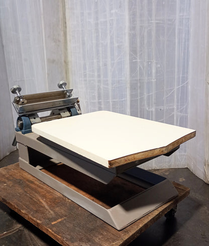 Desktop, manual, single-color silkscreen printing machine 1stationscreenpress-9013