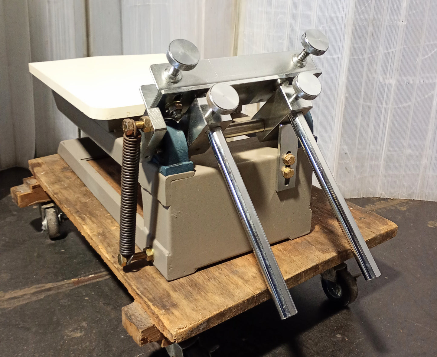 Desktop, manual, single-color silkscreen printing machine 1stationscreenpress-9013