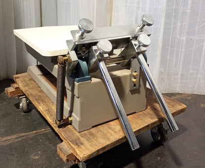 Desktop, manual, single-color silkscreen printing machine 1stationscreenpress-9013