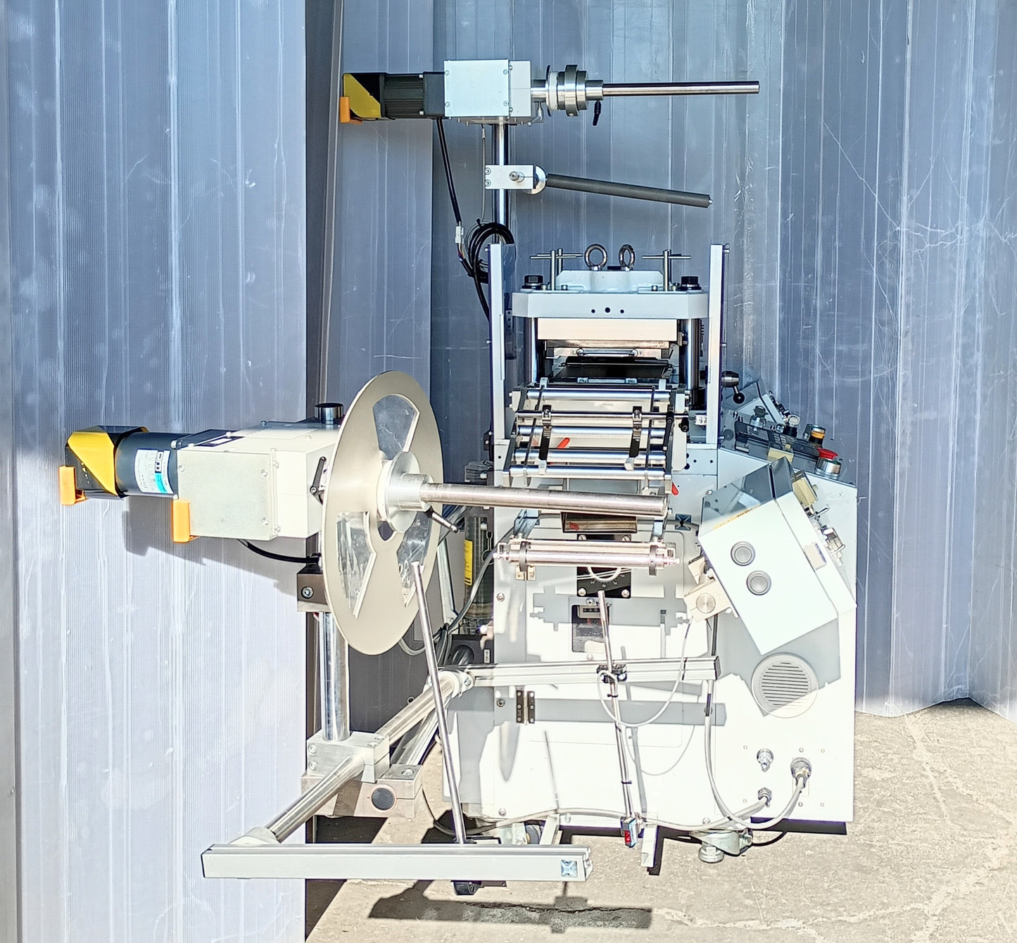 富士商工マシナリー 　UDP-3000　フィルム打ち抜き連続プレス　fujishokomachinery-udp3000-8001